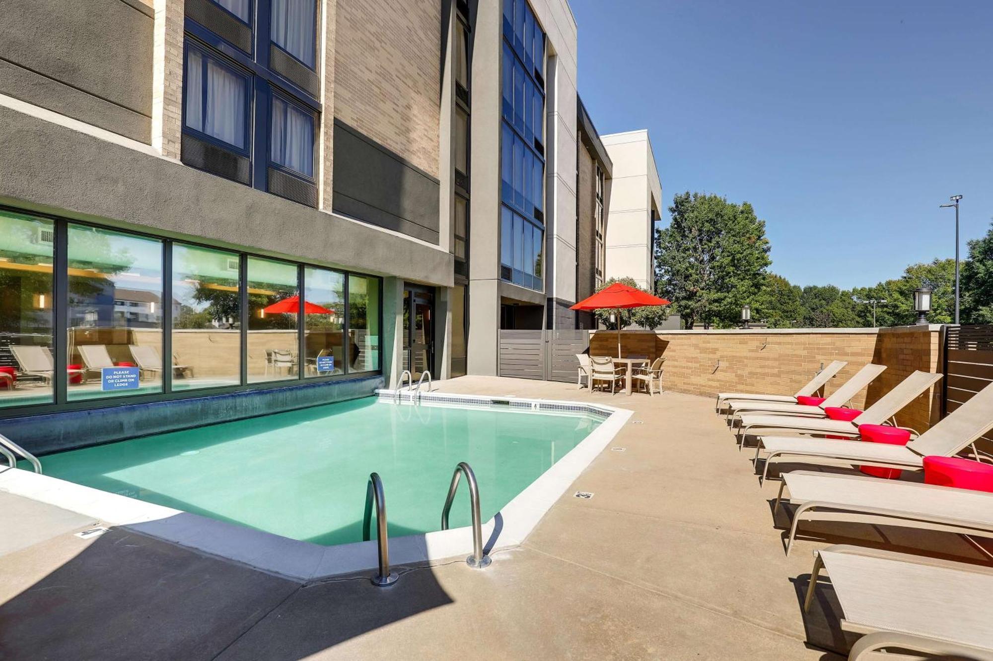 Drury Inn & Suites Charlotte University Place Luaran gambar