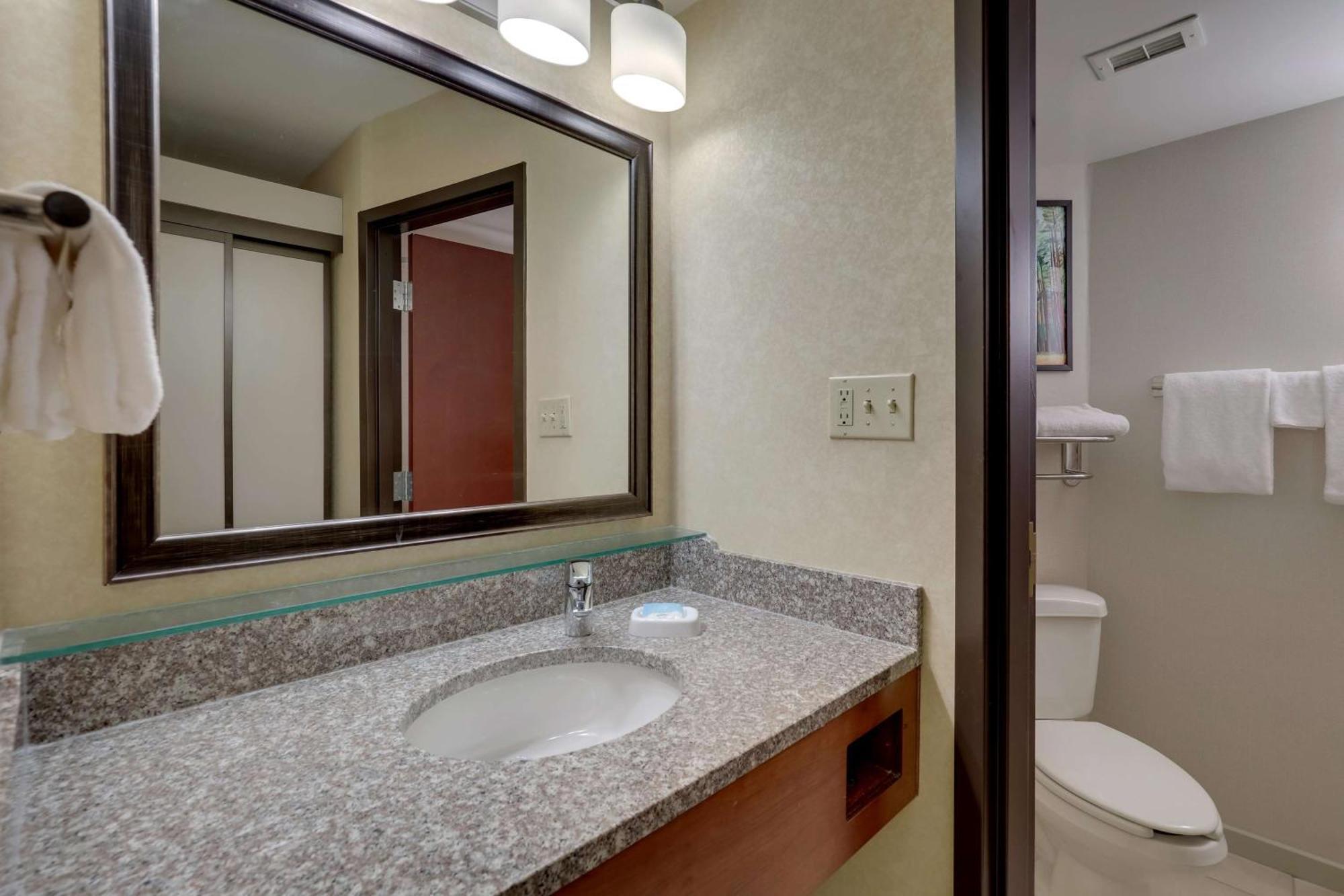 Drury Inn & Suites Charlotte University Place Luaran gambar