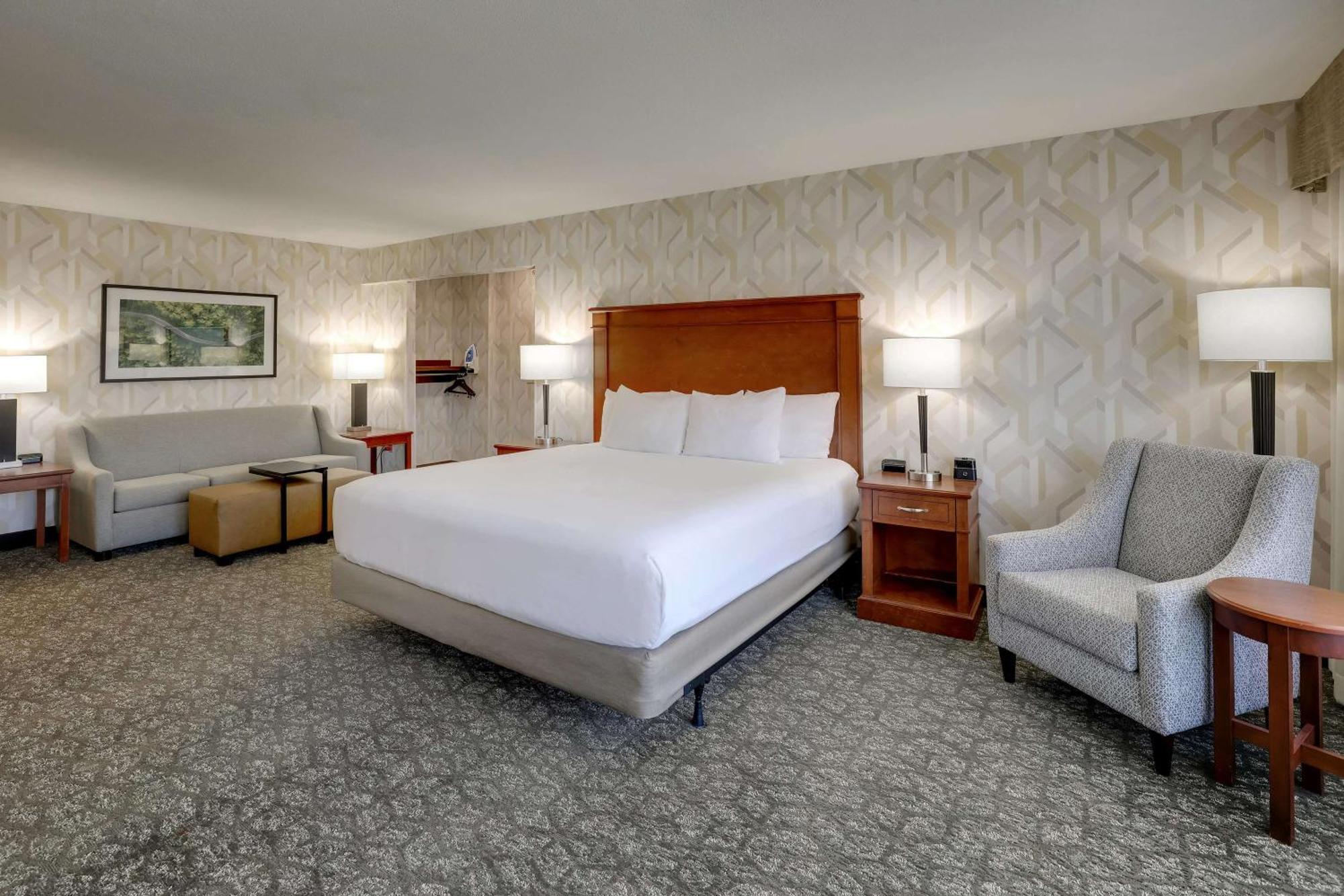 Drury Inn & Suites Charlotte University Place Luaran gambar