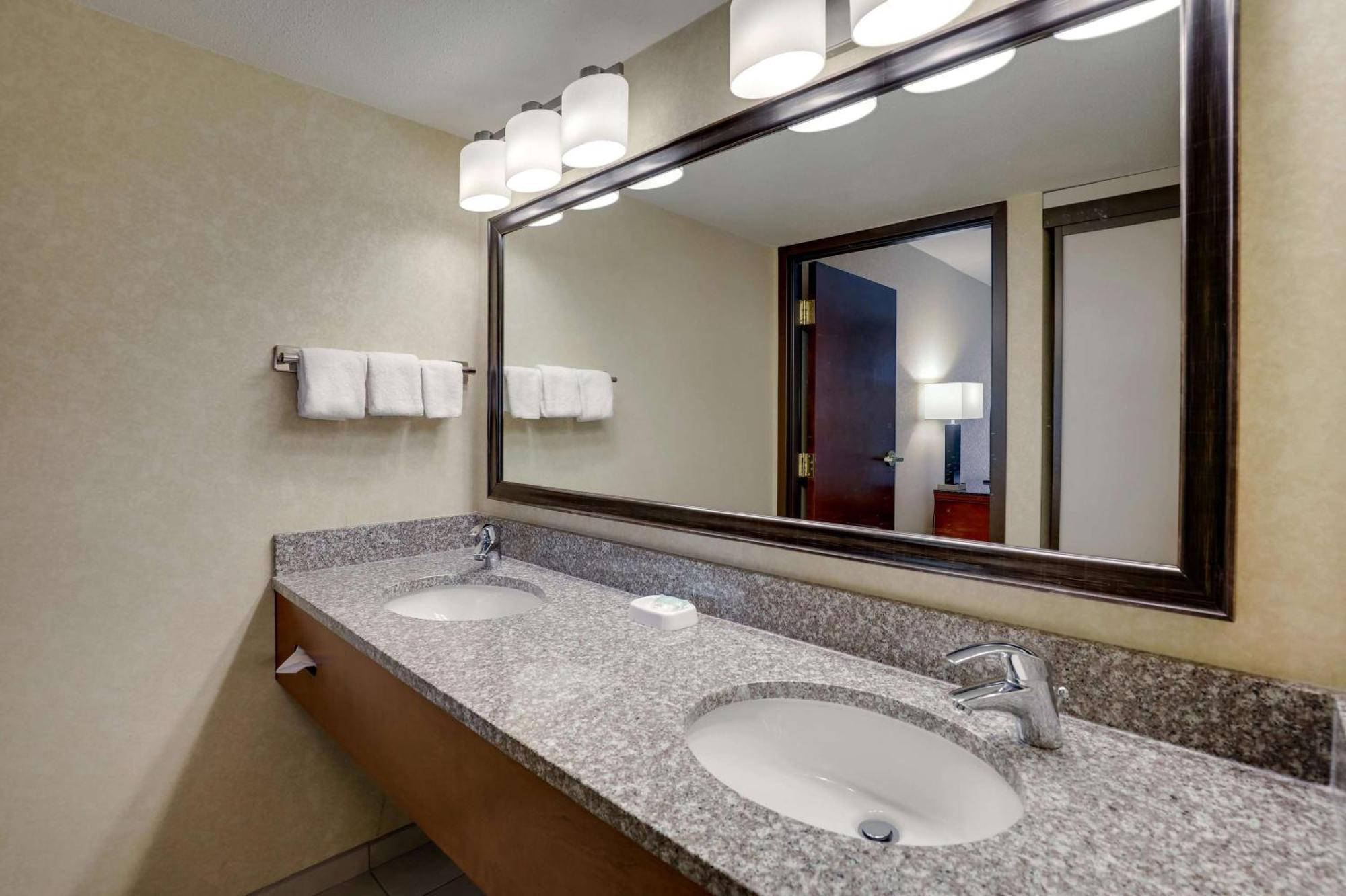 Drury Inn & Suites Charlotte University Place Luaran gambar